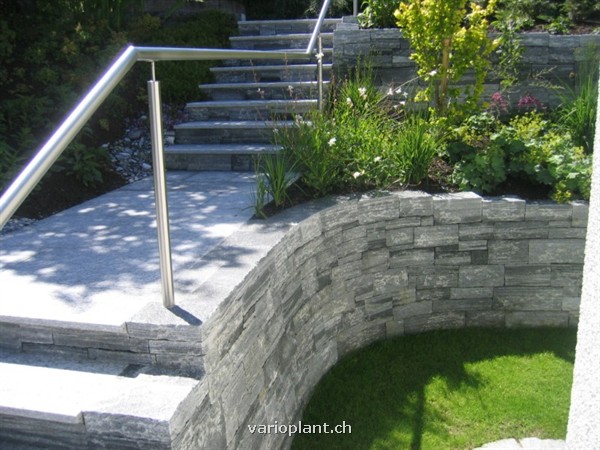 Radiusmauer bei Treppenlauf